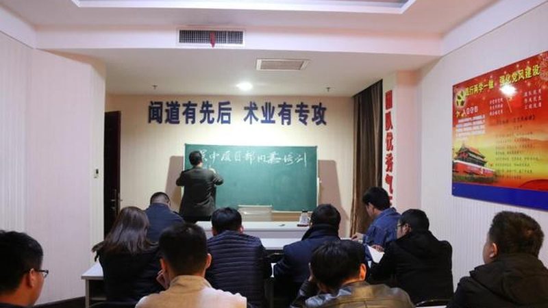 少儿编程入门：教材价格背后的考量因素**
