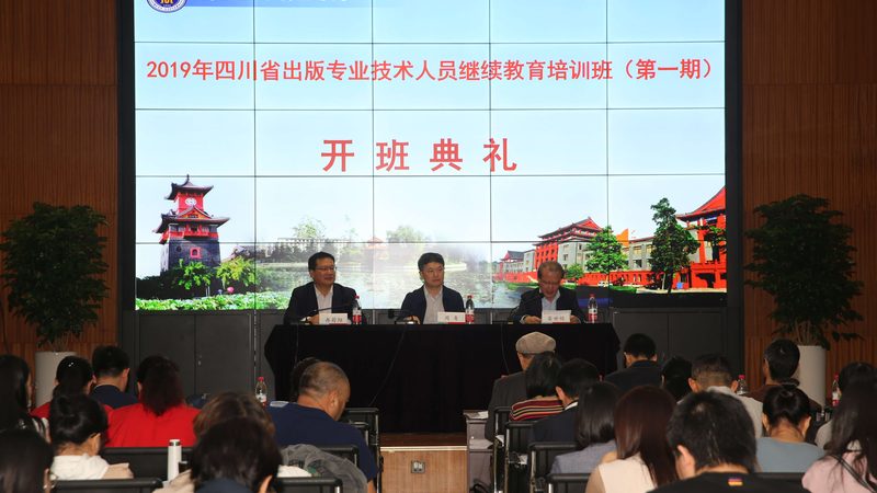 小标题：一、成人高考备考的挑战