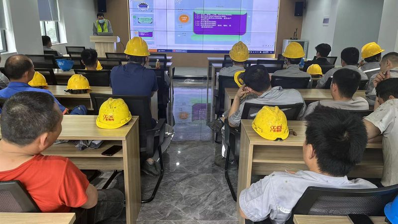 选择机电建造师培训课程时，首先要关注课程内容。优质课程通常包含以下特点：